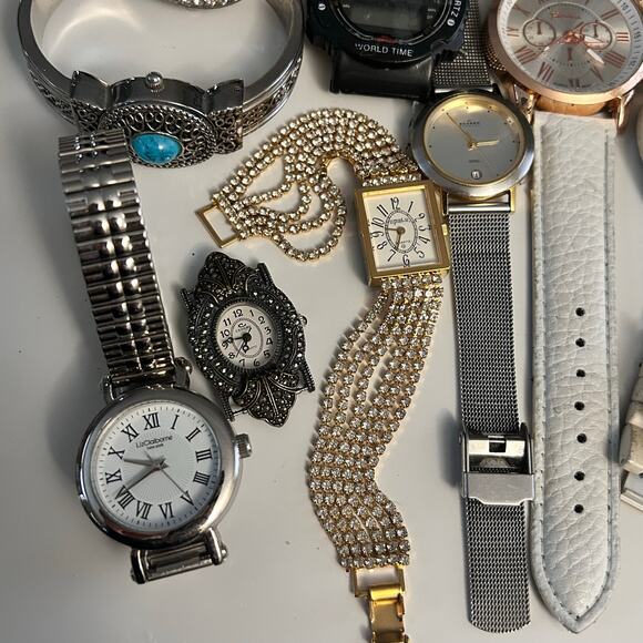 Assorted Watches Used Not Working For Parts Or Pieces lot 10 - Picture 8 of 8